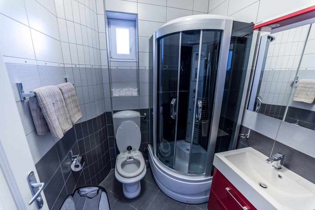 Suites Donna Бихач Экстерьер фото